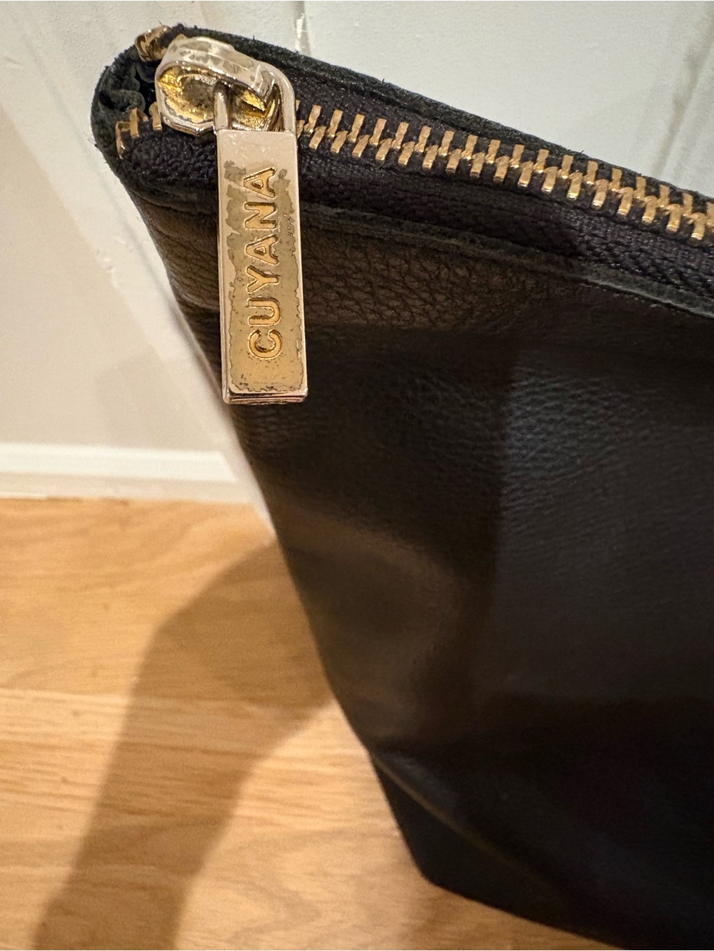 Cuyana Classic Easy Leather Zippered Tote Bag with Insert - Picture 6 of 11